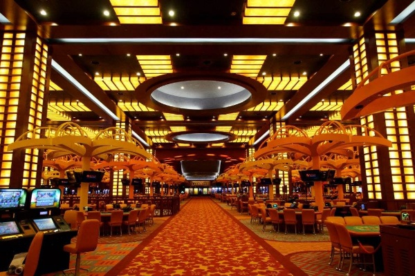 Trần căng xuyên sáng cho casino